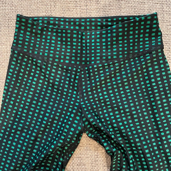 2XU leggings, size Medium-Large - Picture 3 of 3